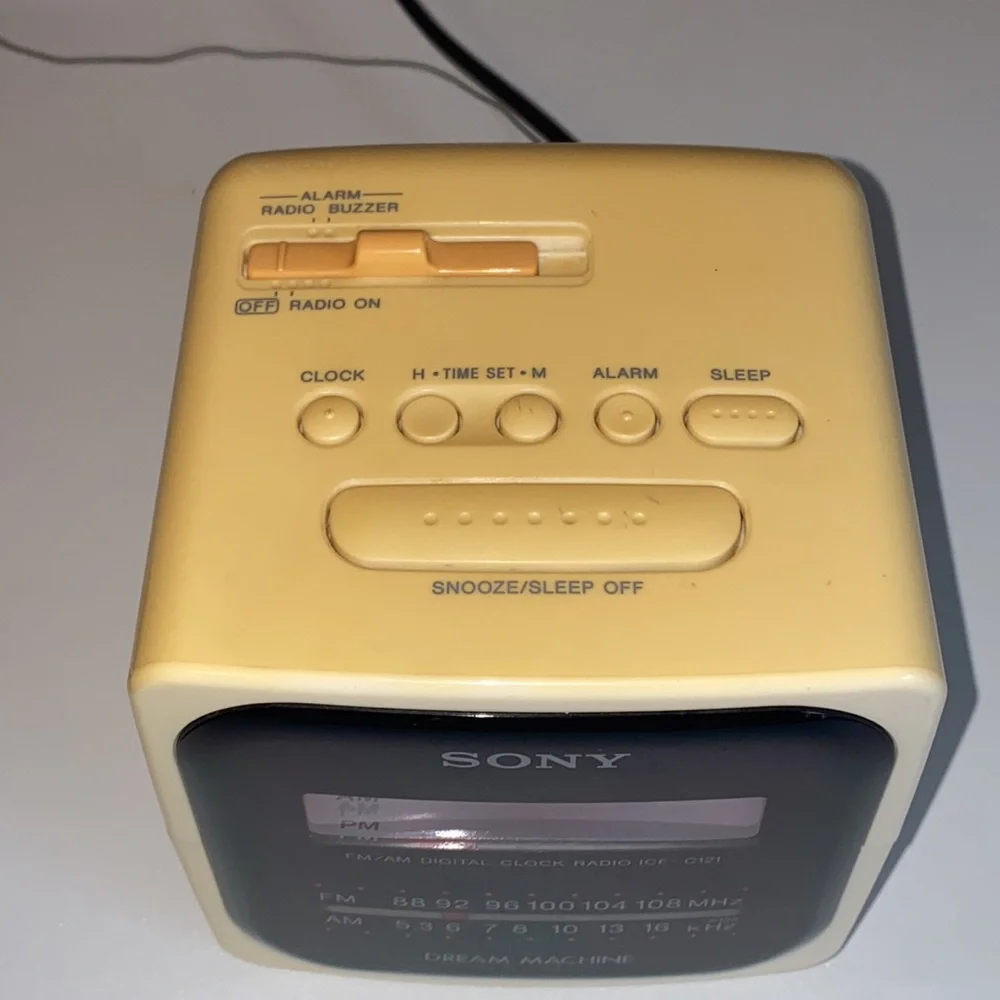 Sony Dream Machine AM/FM Digital Clock Radio - Cream & Black IT WORKS